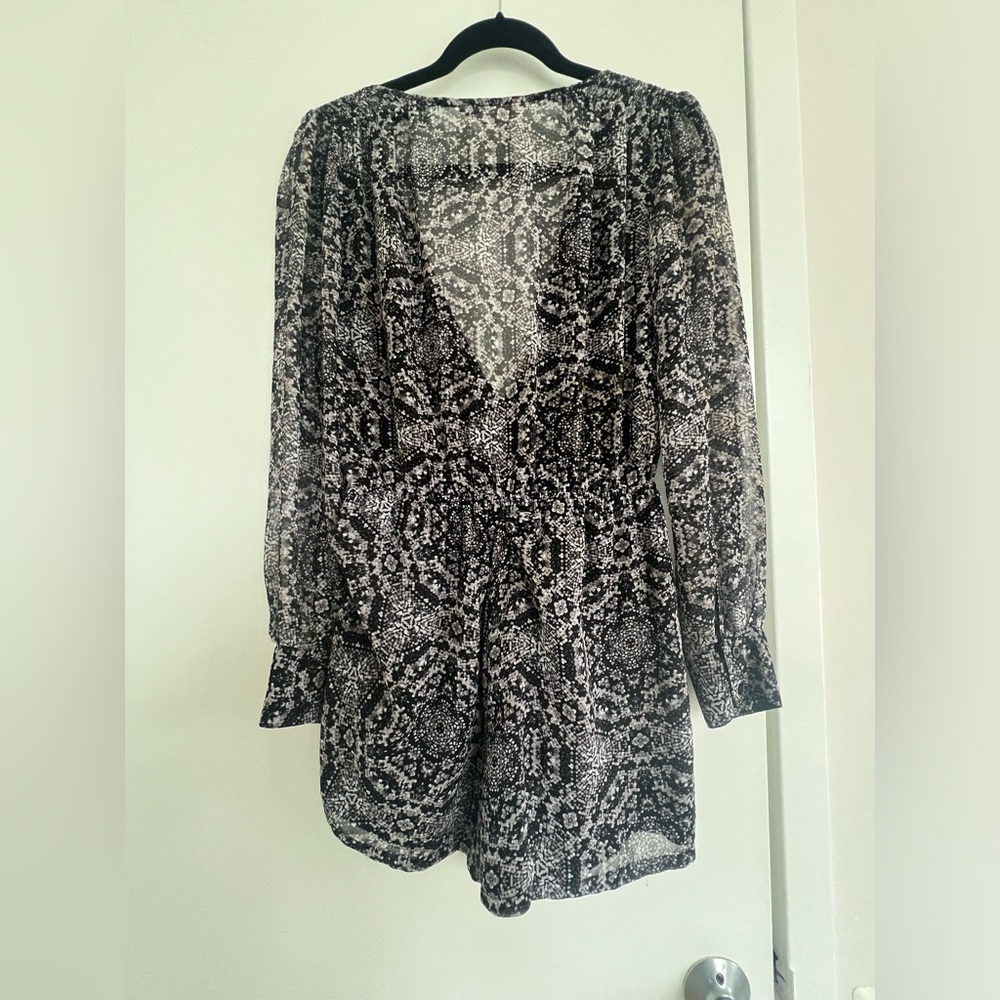 Black And White Patterned Bcbgeneration Romper Si… - image 2